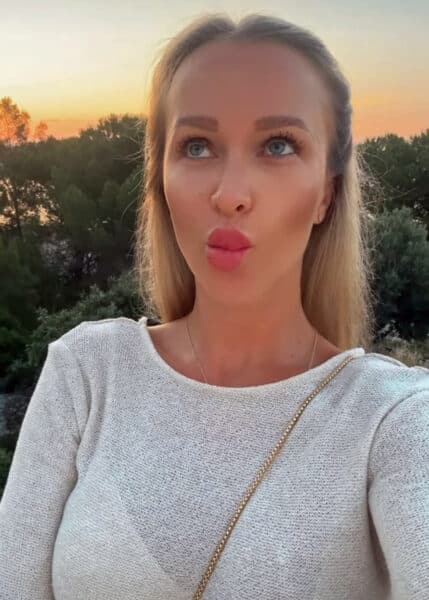 Utahaná Nela Slováková mluví k fanouškům. Foto: Instagram