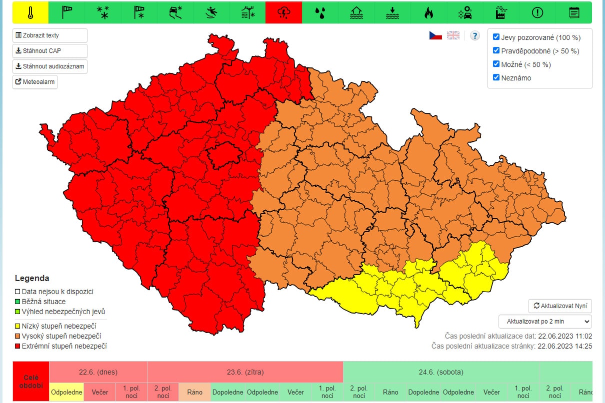 Do Česka míří silné bouřky.