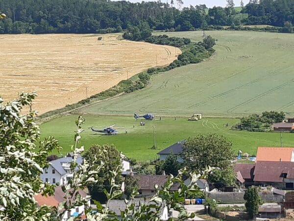 Záchranáři pomohli muži, který se zřítil z hradu Zbořený Kostelec. Foto: HZS STC