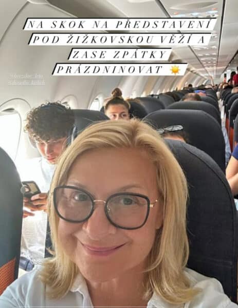 Jana Paulová sedla na letadlo a po představení odletěla zpět na Korfu. Foto: Instagram