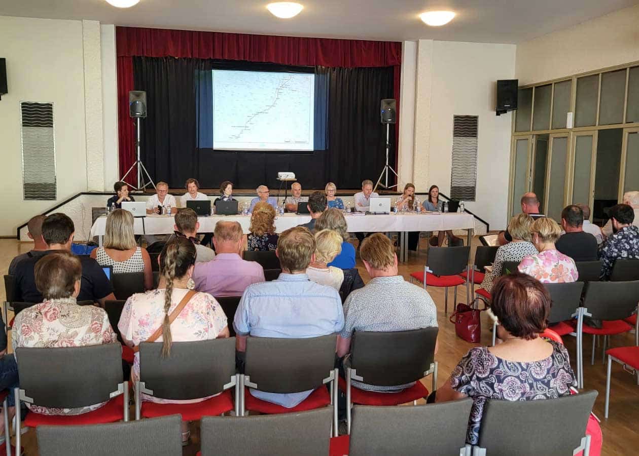 Desítky obavatel Benátek nad Jizerou přišli na projednání EIA k rozšíření dálnice D10. Foto: ČRzprávy.cz