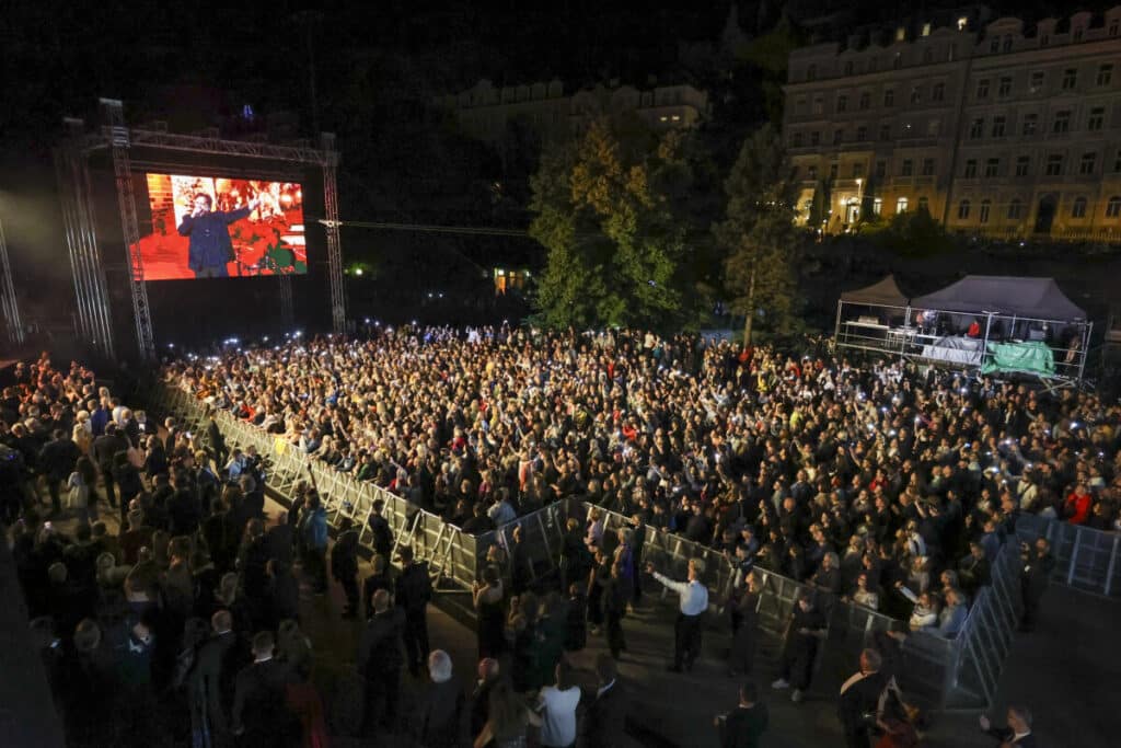 Russell Crowe si v Karlových Varech vystřihl i vlastní koncert. Foto: Film Servis Festival Karlovy Vary