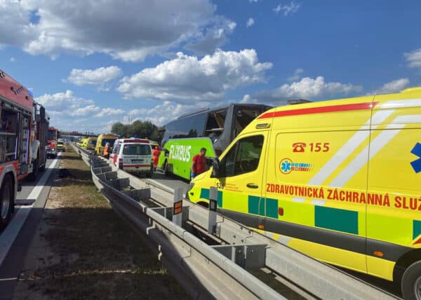 Tragická nehoda dvou autobusů na dálnici D2. Foto: PČR