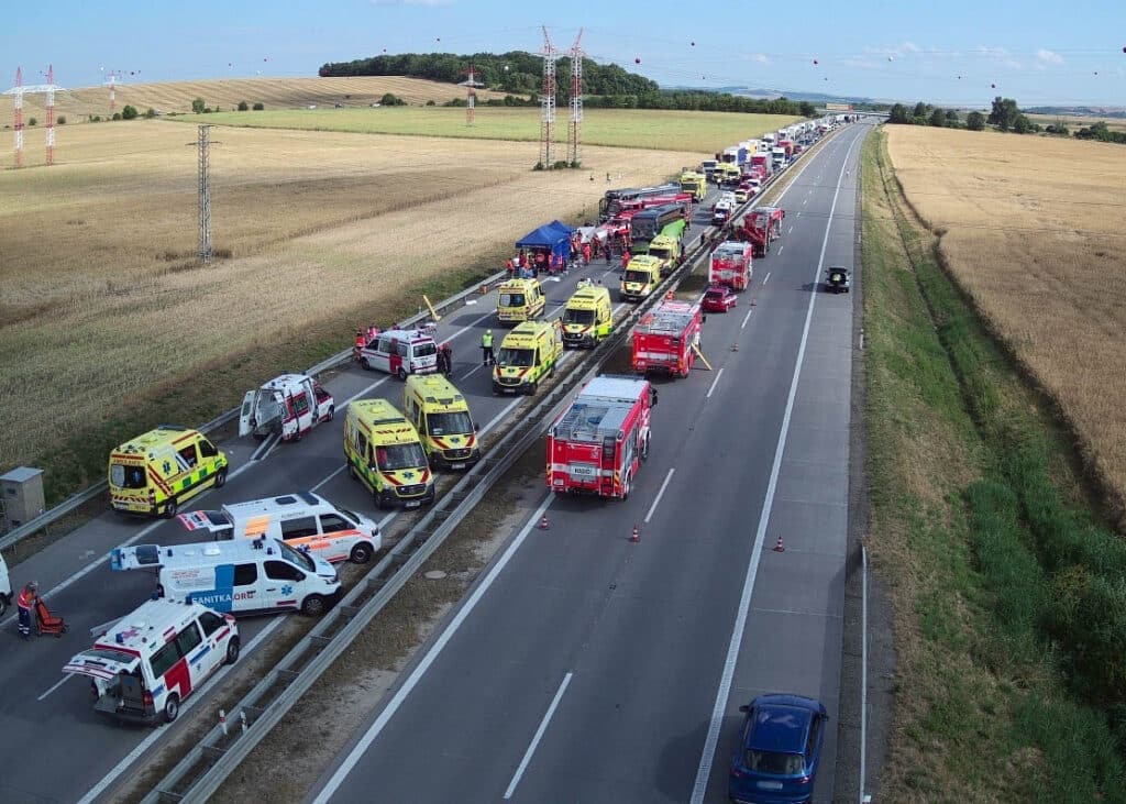 Tragická nehoda dvou autobusů u Brna. Foto: HZS JMK