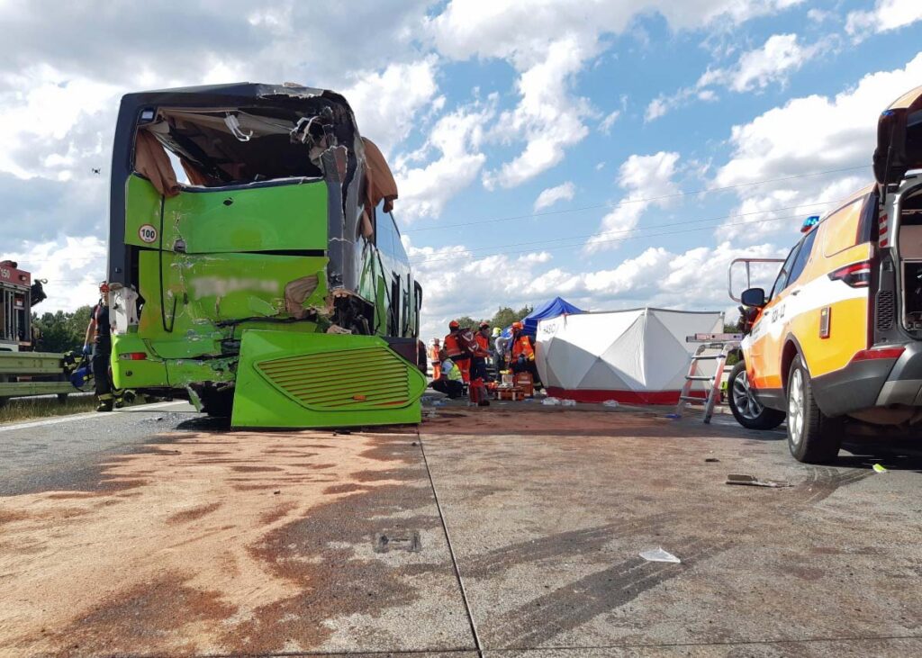 Tragická nehoda dvou autobusů u Brna. Foto: HZS JMK