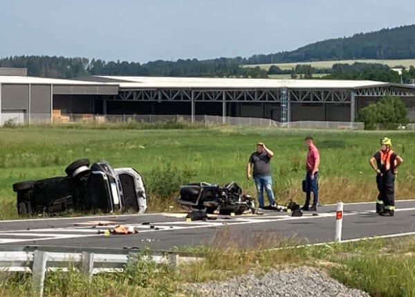 Tragická nehoda auta a motorky na obchvatu Chýnova. Foto: PČR