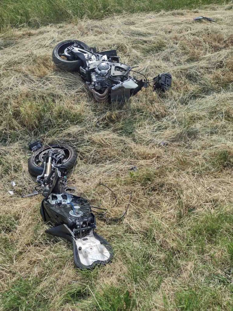 K vážné nehodě motorkáře došlo dnes Třebnouševsi na Jičínsku. Foto: Lukáš Benetka / ZZS KHK