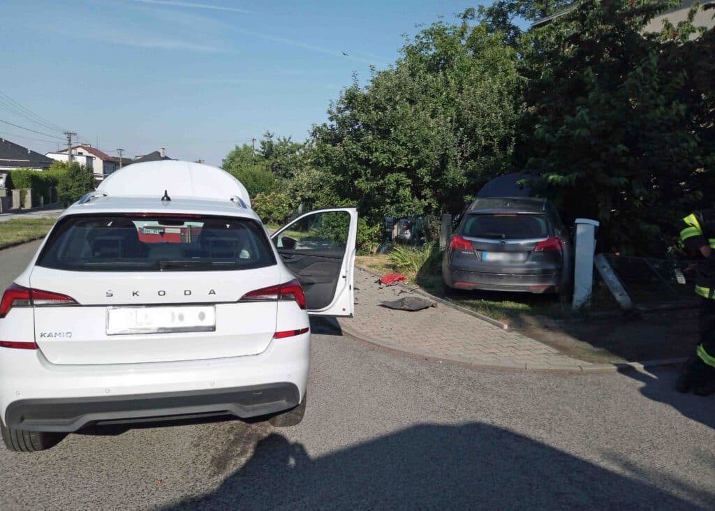 Nehoda dvou aut v Sobotce. Foto: HZS Královehradeckého kraje