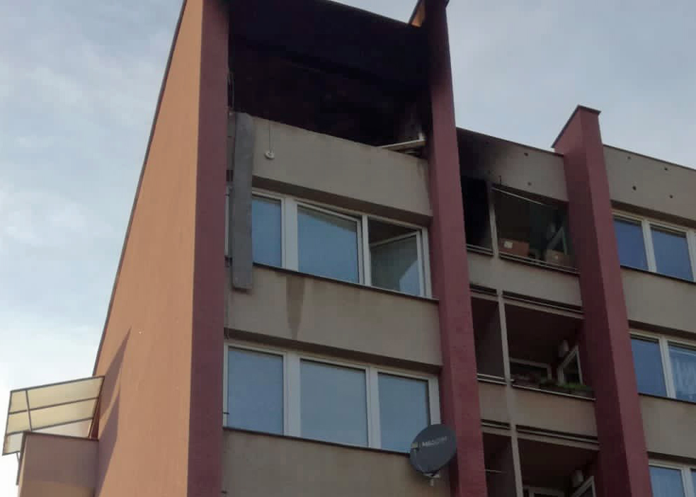 V Sezimově Ústí došlo k výbuchu v bytě panelového domu. Foto: HZS JČK