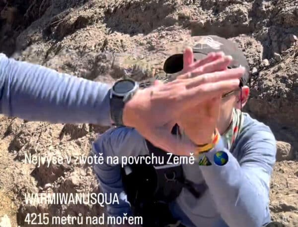 Dokázali jsme to, plácl si Leoš Mareš se synem Matějem po náročném výstupu v Peru. Foto: Instagram Leoše Mareše