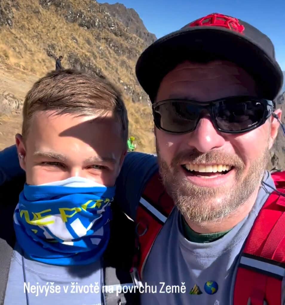 Moderátor Leoš Mareš se synem Jakubem na Inka Trailu v Peru. Foto: Instagram Leoše Mareše