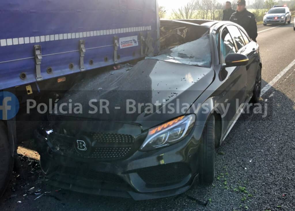 Nehoda Nely Slovákové. Mercedesem nabourala do kamionu. Foto: PSR