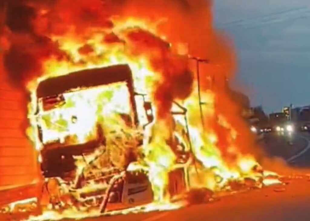 Požár kamionu na dálnici D1. Zdroj: PČR