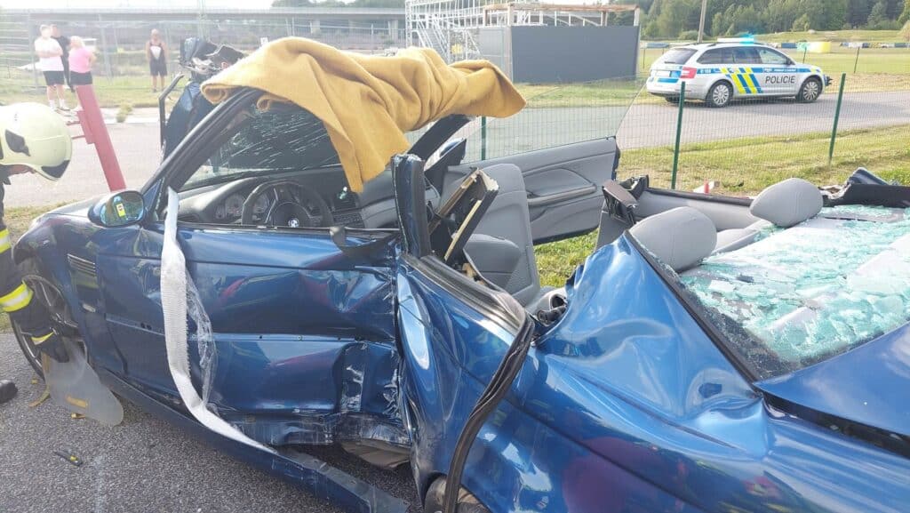 Vážná nehoda na autodromu Sosnová. Foto: HZS LBK