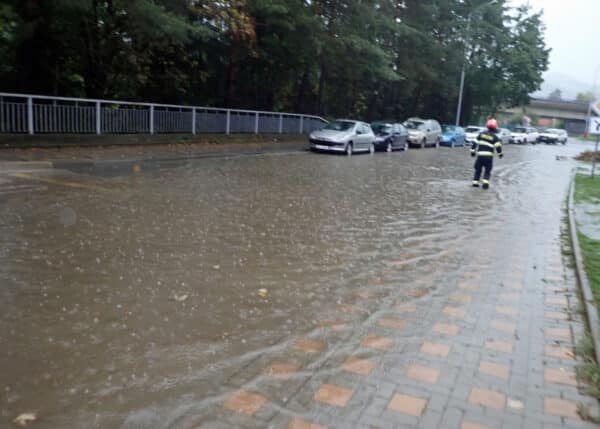 Bouřky se již během soboty prohnaly Zlínskem. Večer přijdou další od západu. Foto: HZS ZLK