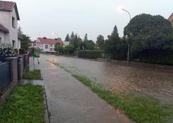 Bouřky se již během soboty prohnaly Zlínskem. Večer přijdou další od západu. Foto: HZS ZLK