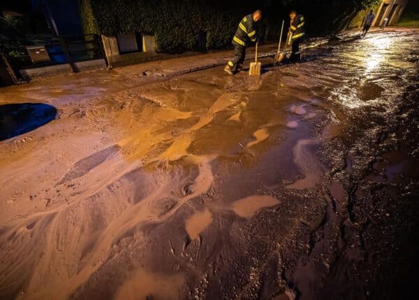 Náchodsko postihly v noci na pondělí přívalové deště. Foto: HZS KHK