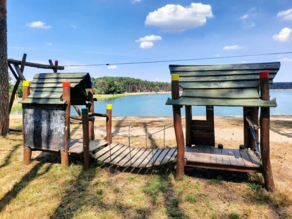 Dětské hřiště na pláži jezera Lhota. Foto: Jezero Lhota