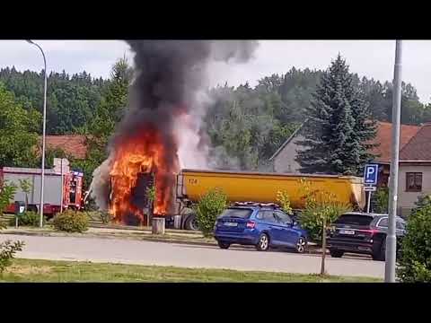 Video Thumbnail: Kabina nákladního auta shořela dnes v Číměři