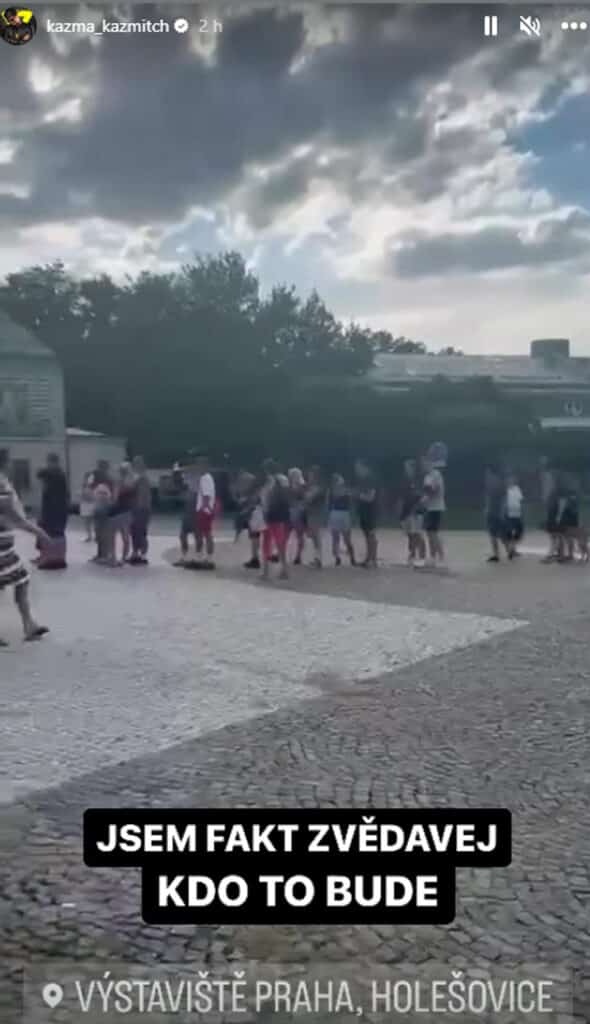 Lidé zkouší štěstí u Kazmova trezoru s miliony na pražském Výstavišti. Foto: Instagram