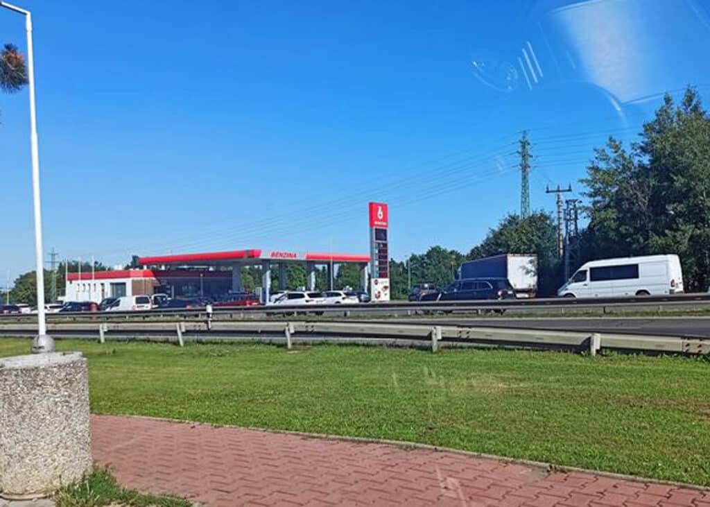 Dlouhé kolony na D10 před Mladou Boleslaví. Foto: FB