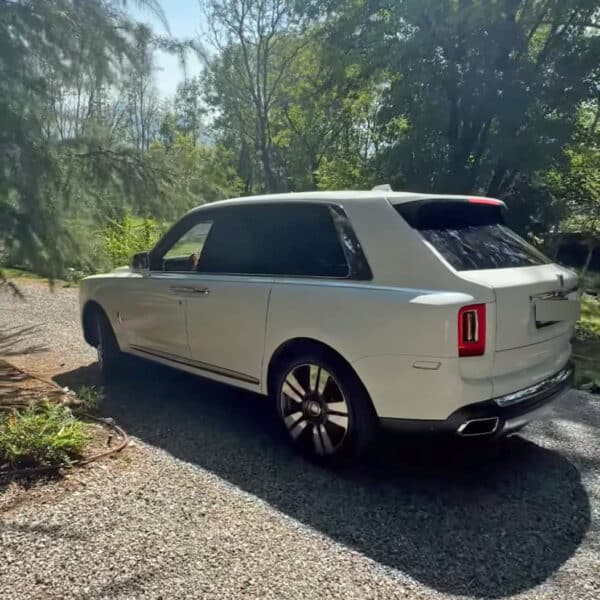 Leoš Mareš si až do Itálie nechal dovézt vlastní Rolls Royce. Foto: Instagram LM