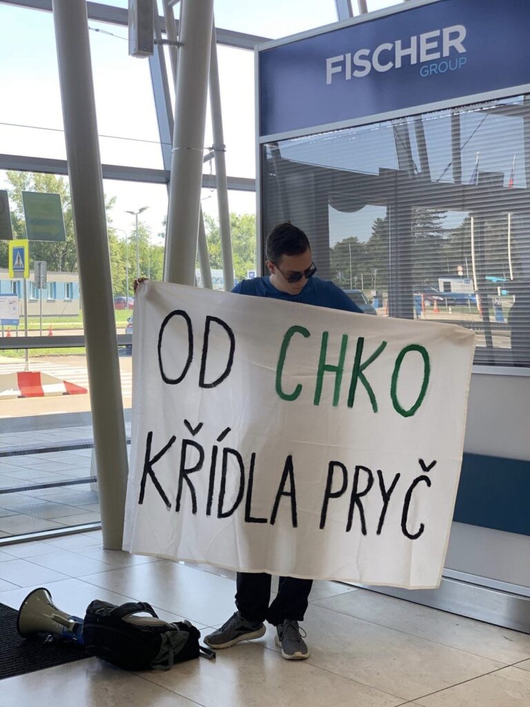 Aktivisté Extinction Rebellion blokovali letiště Ostrava v Mošnově. Foto: FB