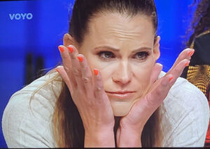 Soutěžící Petra byla v šoku, když zjistila, že musí zabít kapra. Zdroj: Voyo