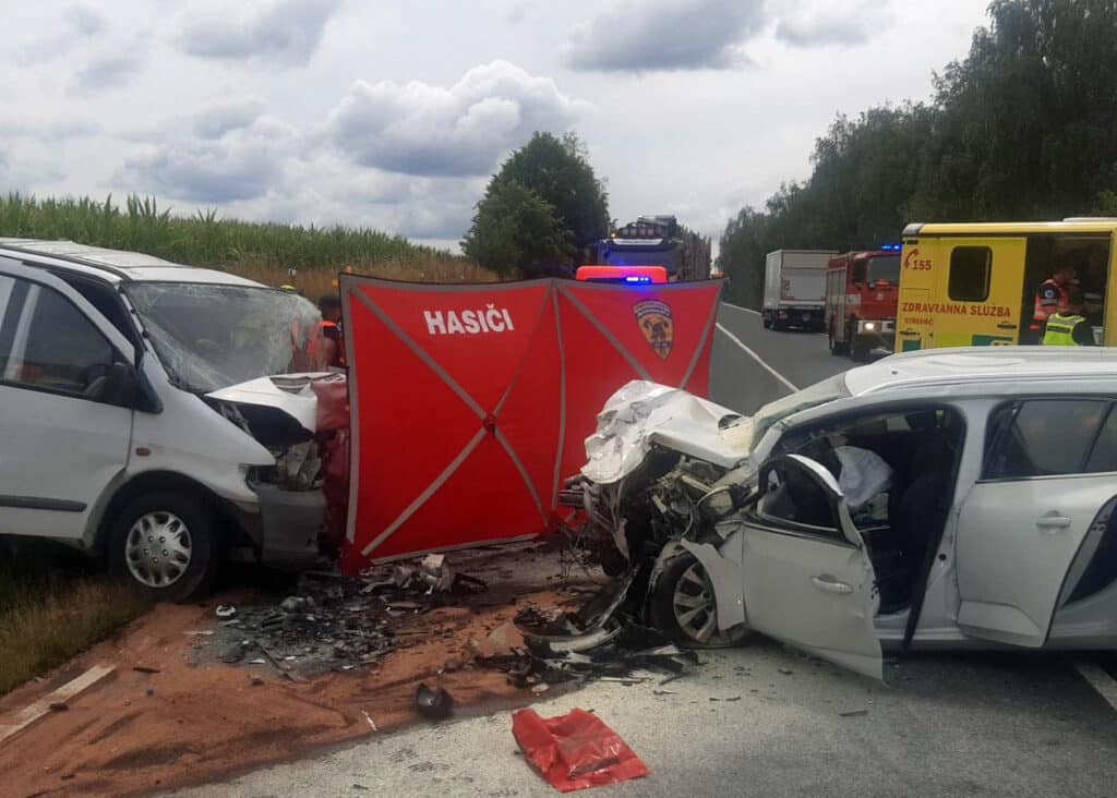 Tragická nehoda u Kácova na Kutnohorsku. Foto: HZS SČK