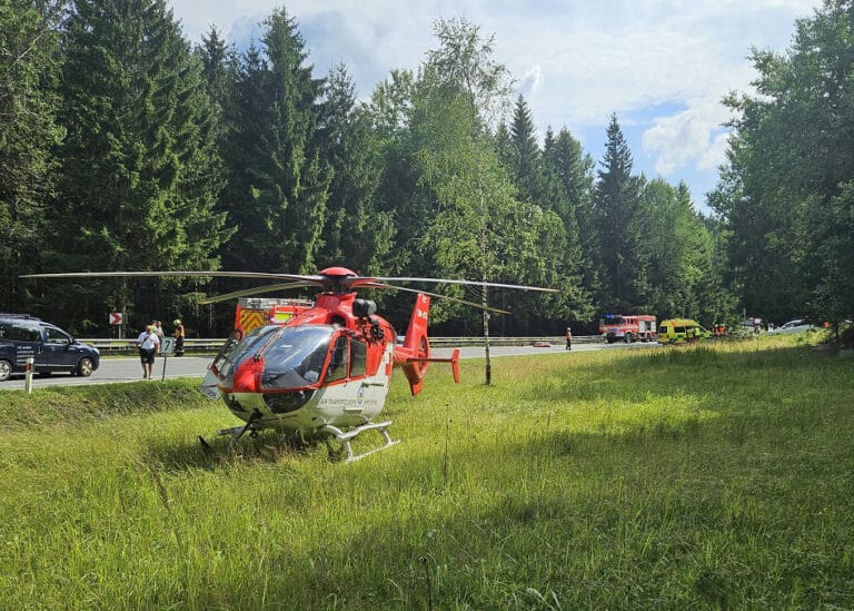 Tragická nehoda dvou motorkářů nedaleko Starých Hamrů na Frýdecko-Místecku. Foto: ZZS MSK