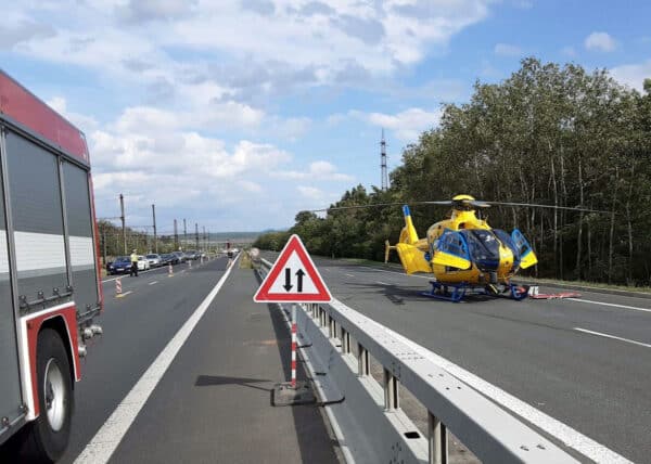 Vážná nehoda motorky v Mostě. Foto: HZS