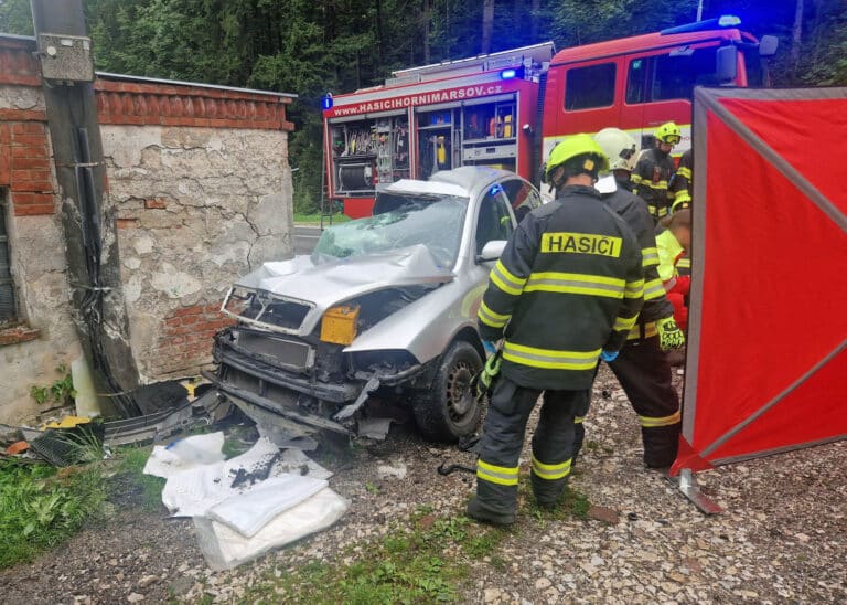 Tragická nehoda ve Svobodě nad Úpou. Foto: Hasiči obce Horní Maršov