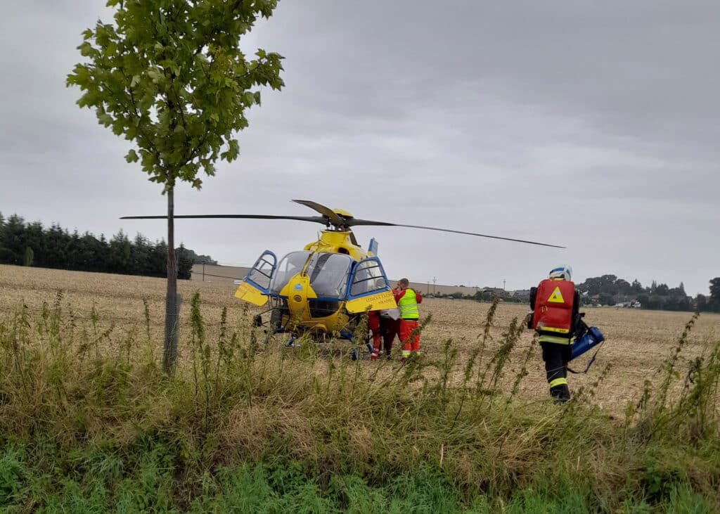 Vážná nehoda se stala v úterý dopoledne na silnici I/35 mezi Hradcem Králové a Hořicemi. Foto: HZS KHK