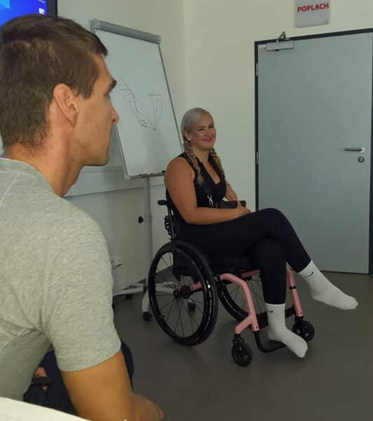 Viktorie přišla poděkovat hasičům ze stanice Zlín za záchranu života. Foto: HZS ZLK