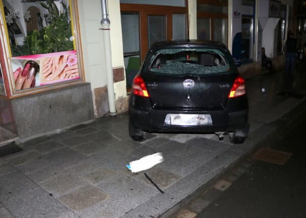 Opilý řidič se v Klatovech pokusil najet do lidí. Foto: PČR