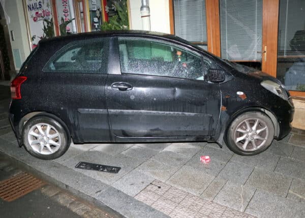 Opilý řidič se v Klatovech pokusil najet do lidí. Foto: PČR