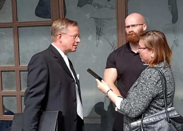 Na pohřeb herečky Jany Šulcové dorazili herečtí kolegové i kolegyně. Foto: ČRzprávy.cz