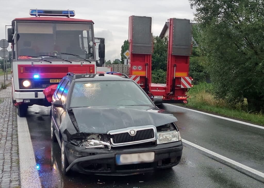 Dopravní nehody řeší od pondělního rána hasiči na Královehradecku. Foto: HZS KHK