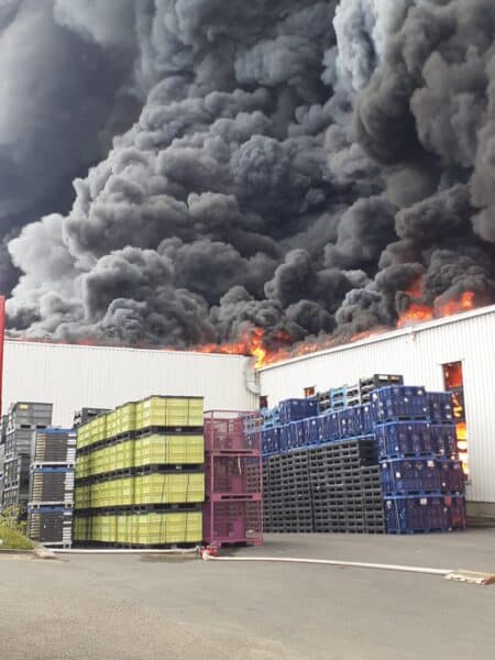 Ničivý požár v Žebráku na Berounsku. Foto: HZS STC