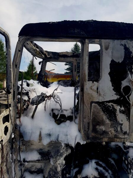Nákladní auto shořelo v jihočeské Číměři. Foto: HZS Jihočeského kraje