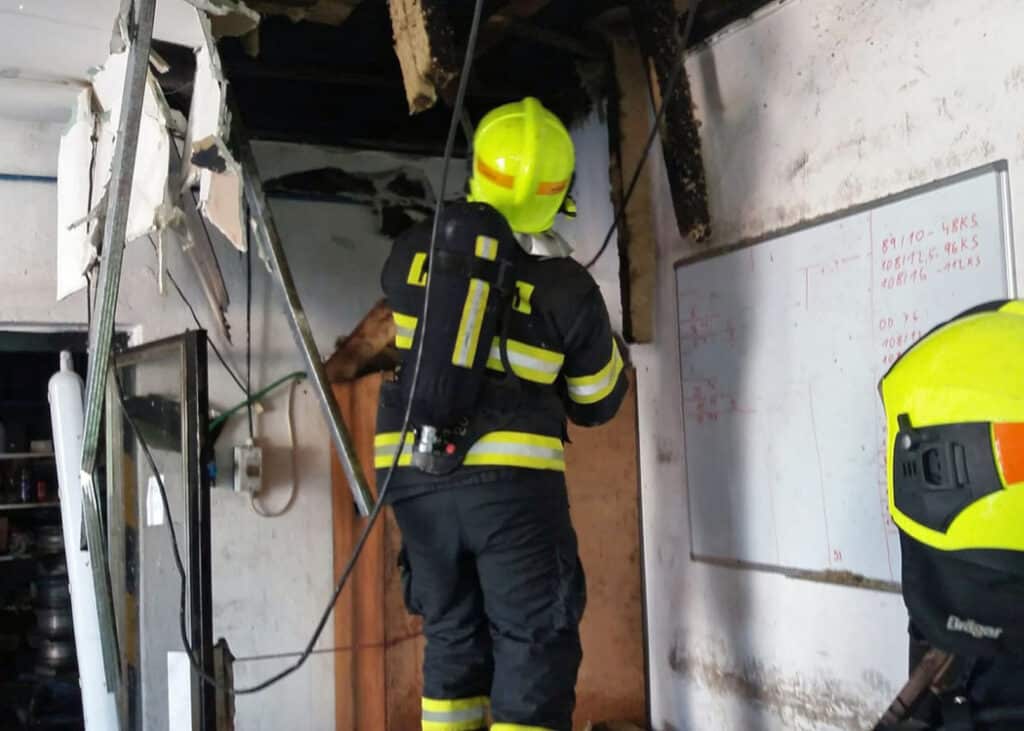 Požár v Otrokovicích už mají hasiči pod kontrolou. Foto: HZS Zlínského kraje