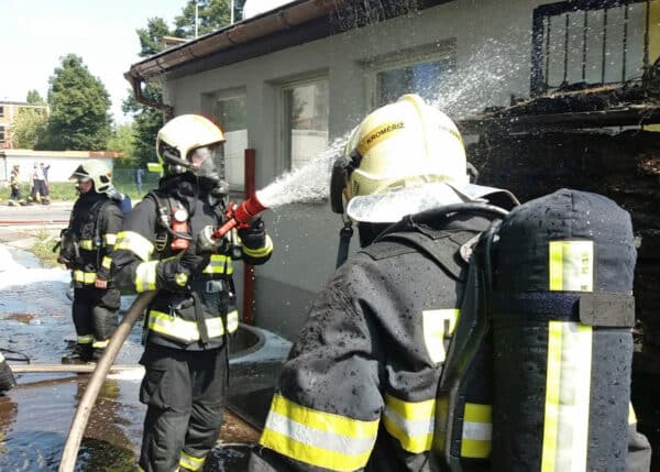 Požár v Otrokovicích už mají hasiči pod kontrolou. Foto: HZS Zlínského kraje