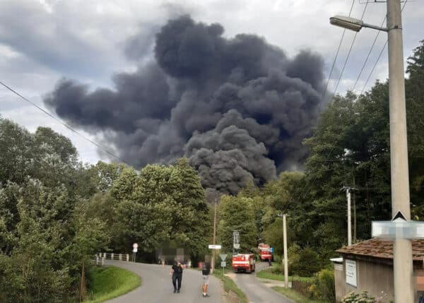 Požár třídírny odpadů v obci Dolní Hbity. Foto: HZS