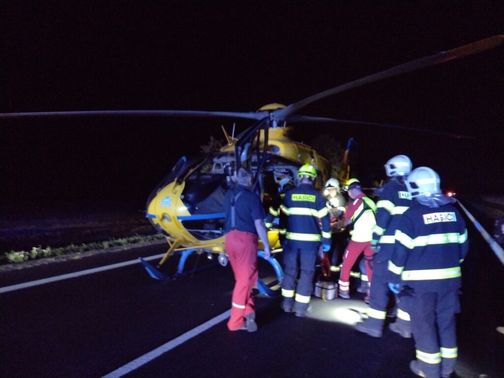 Tragická nehoda BMW u Opatovce na Svitavsku. Foto: HZS