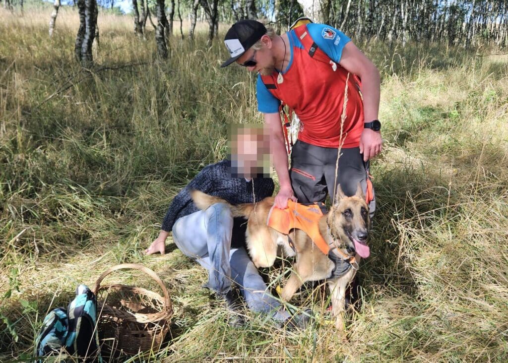 Zraněnou houbařku našel v Krušných horách psovod horské služby. Foto: HS