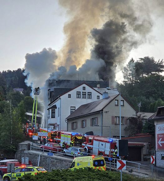 V Tanvaldu, Raisově ulici hořel penzion. Foto: Marek Šturm