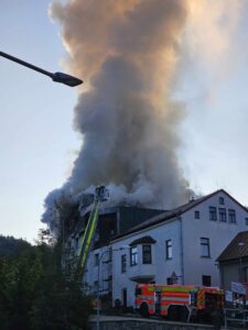 V Tanvaldu, Raisově ulici hořel penzion. Foto: Marek Šturm