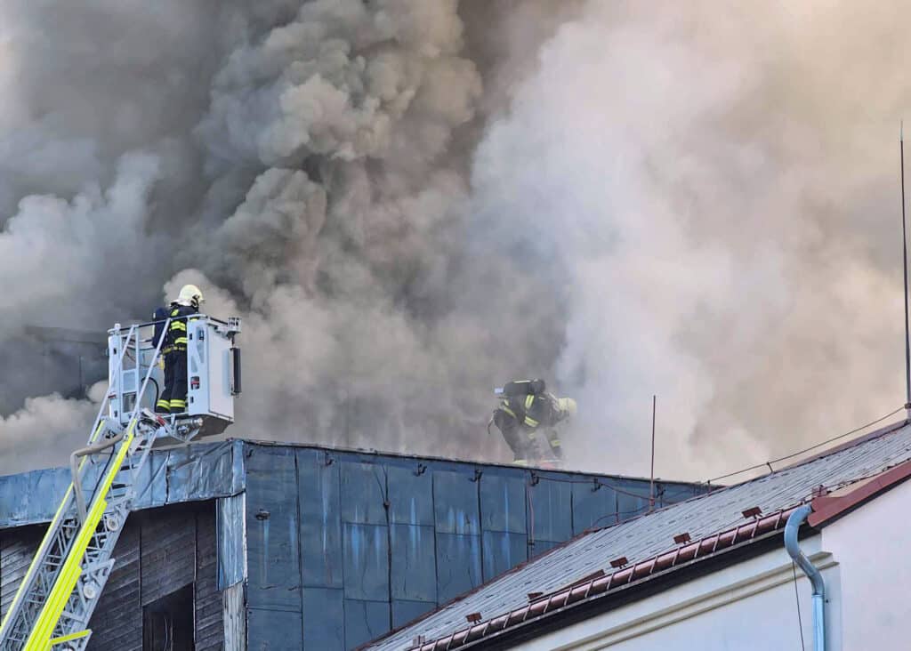Požár penzionu v Tanvaldu, Raisově ulici. Foto: Marek Šturm