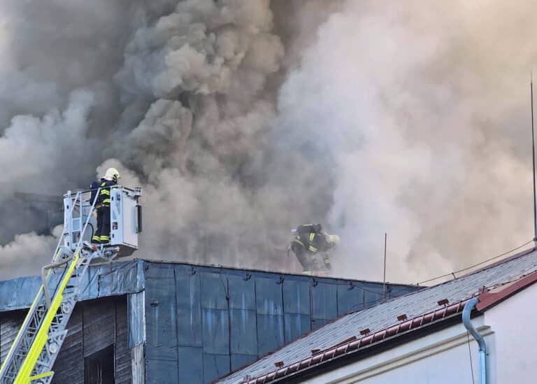 Požár penzionu v Tanvaldu, Raisově ulici. Foto: Marek Šturm