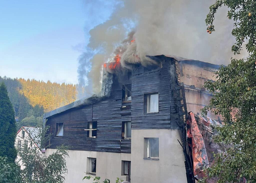V Tanvaldu, Raisově ulici hořel penzion. Foto: Michaela Muchová